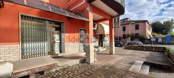locale commerciale in vendita ad Alatri in zona Tecchiena