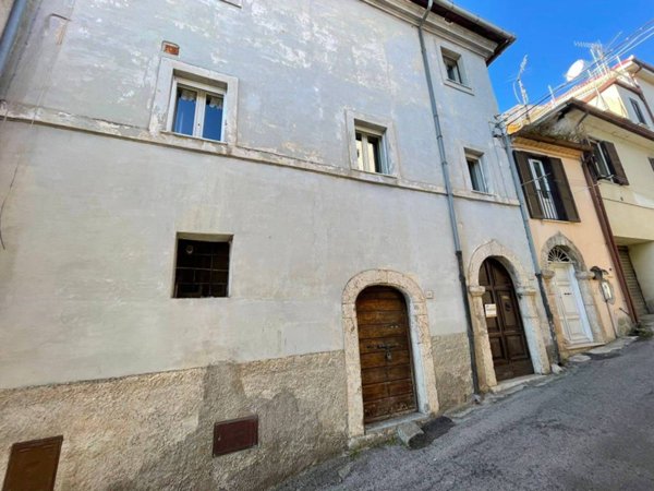 casa indipendente in vendita ad Alatri