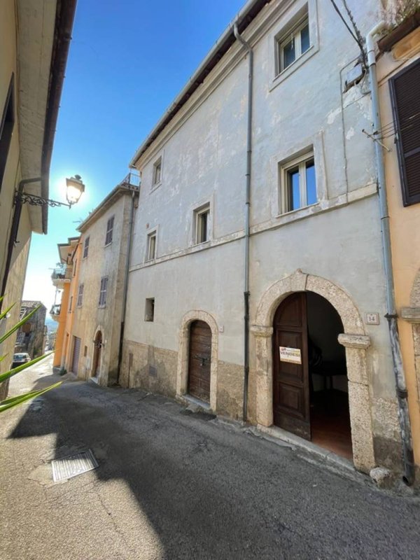 casa indipendente in vendita ad Alatri