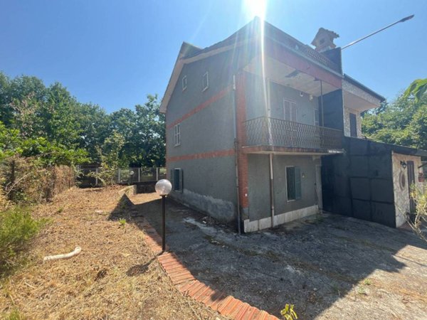 casa indipendente in vendita ad Alatri