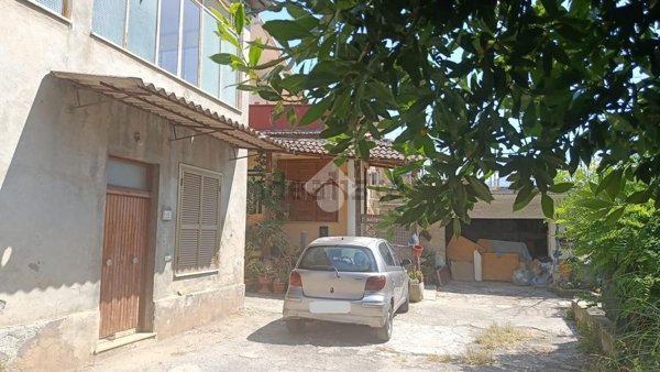casa semindipendente in vendita ad Alatri in zona Tecchiena