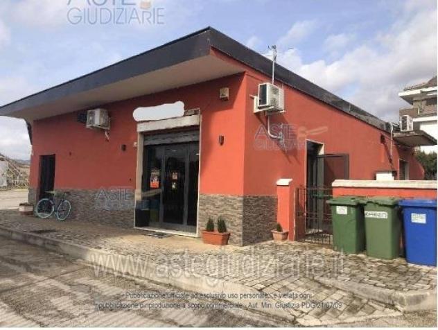 negozio in vendita ad Alatri in zona Tecchiena