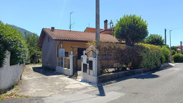 casa indipendente in vendita ad Alatri