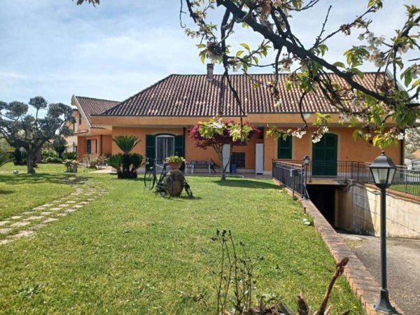 casa indipendente in vendita ad Alatri