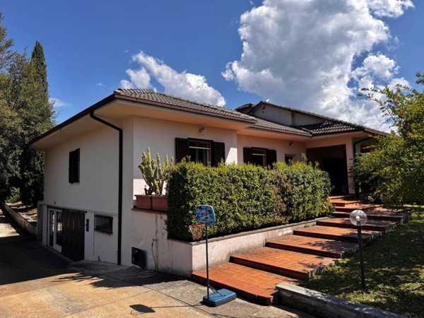casa indipendente in vendita ad Alatri
