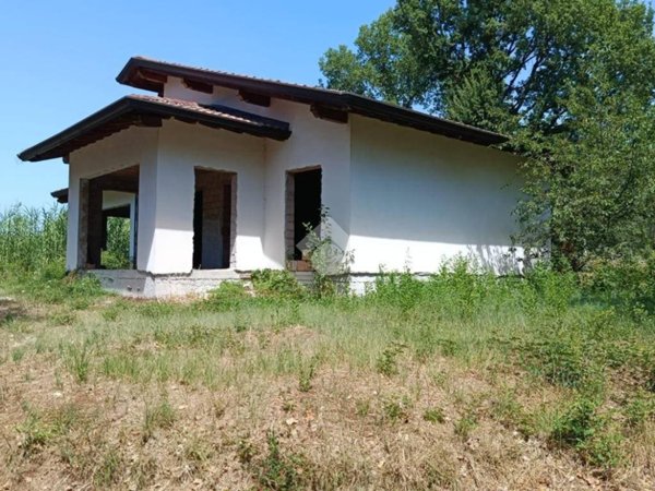 casa indipendente in vendita ad Alatri