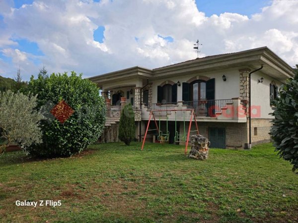 casa indipendente in vendita ad Alatri