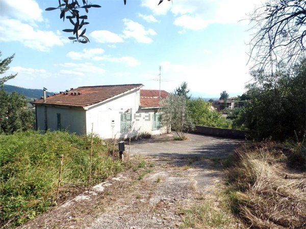 casa indipendente in vendita ad Alatri