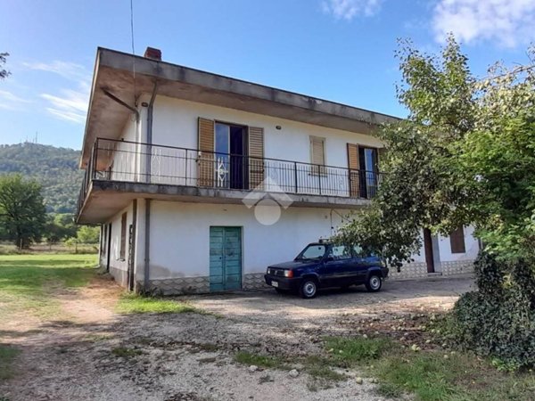 casa indipendente in vendita ad Alatri