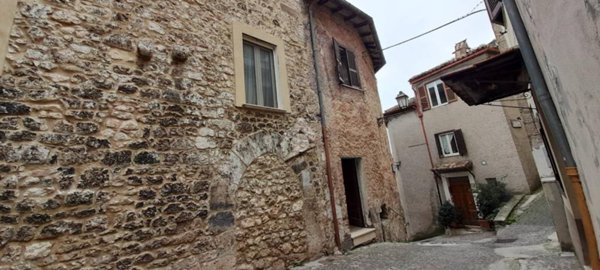 casa indipendente in vendita ad Alatri