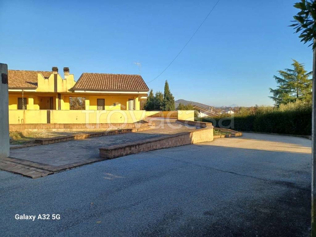 casa indipendente in vendita ad Alatri