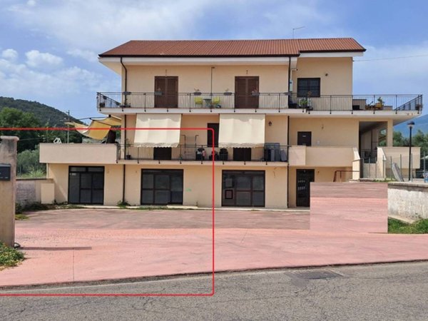 negozio in vendita ad Alatri in zona Tecchiena