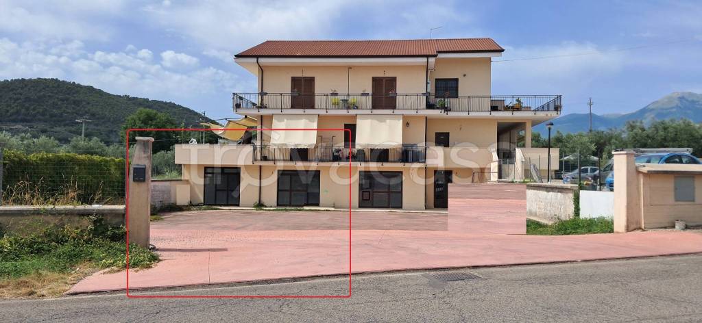 negozio in vendita ad Alatri in zona Tecchiena