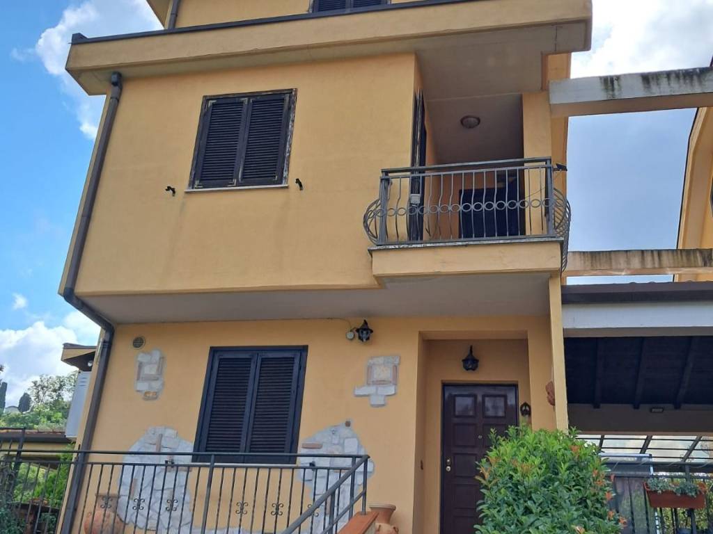 casa indipendente in vendita ad Alatri
