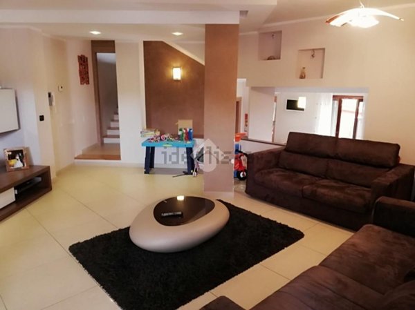 casa indipendente in vendita ad Alatri
