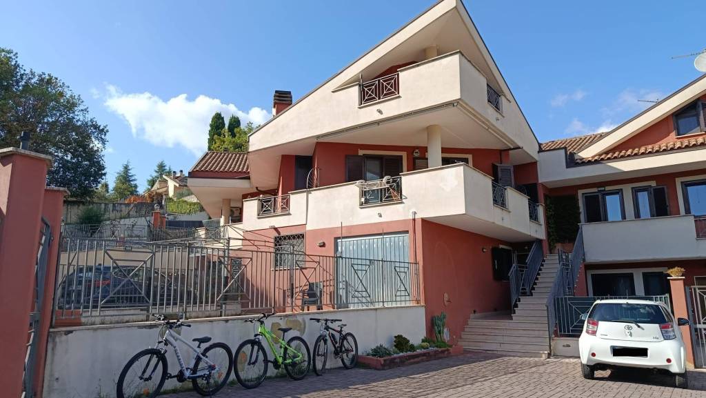 casa indipendente in vendita ad Alatri