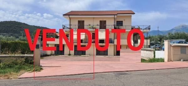 negozio in vendita ad Alatri in zona Tecchiena