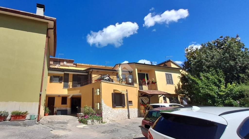 casa indipendente in vendita ad Alatri