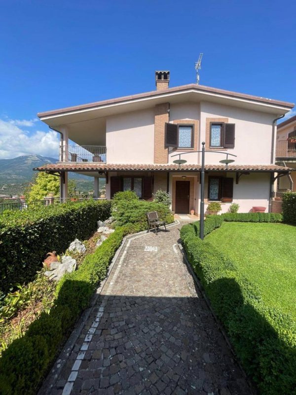 casa indipendente in vendita ad Alatri