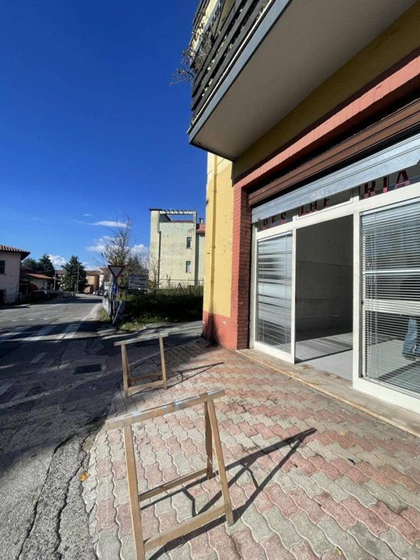 locale commerciale in vendita ad Alatri