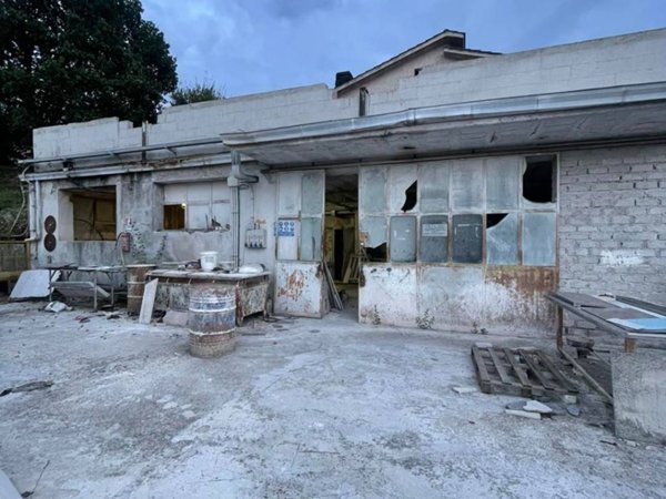 locale commerciale in vendita ad Alatri