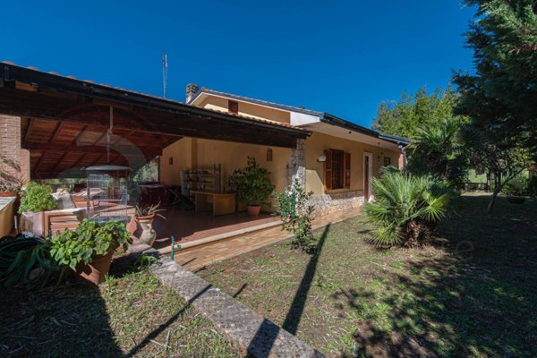 casa indipendente in vendita ad Alatri