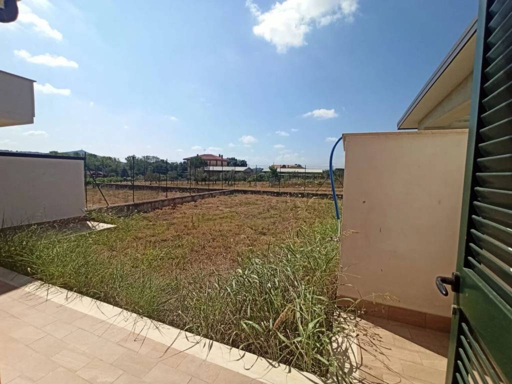 casa indipendente in vendita ad Alatri in zona Tecchiena