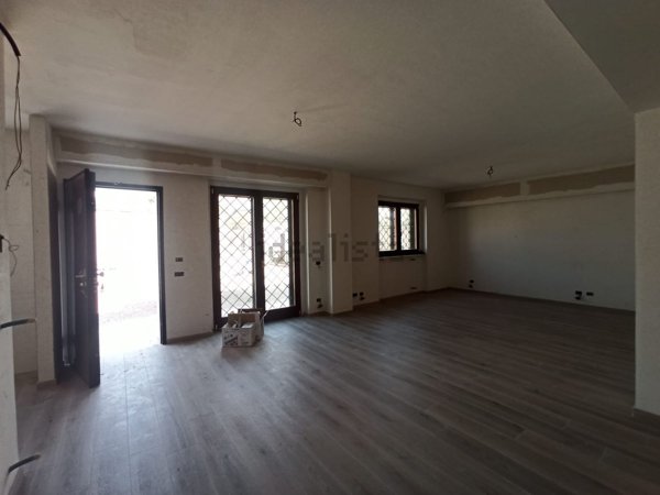 casa indipendente in vendita ad Alatri in zona Tecchiena