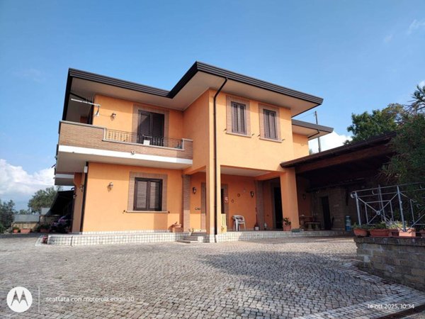 casa indipendente in vendita ad Alatri