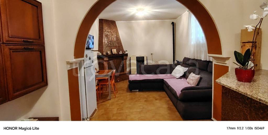 casa indipendente in vendita ad Alatri in zona Tecchiena