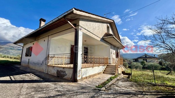 casa indipendente in vendita ad Alatri