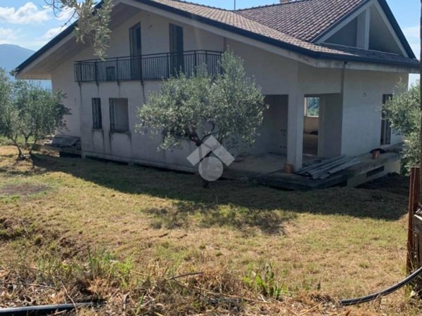 casa indipendente in vendita ad Alatri