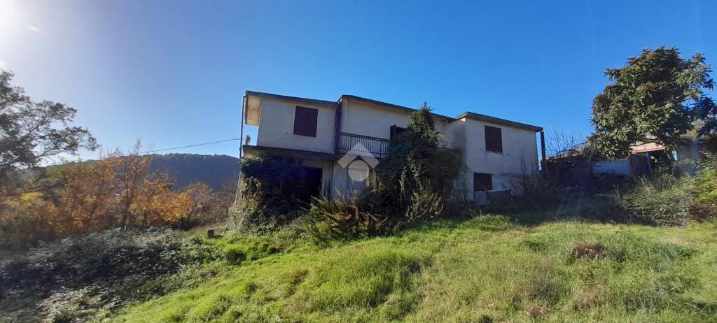 casa indipendente in vendita ad Alatri