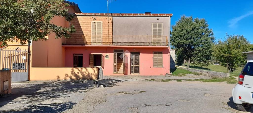 casa indipendente in vendita ad Alatri