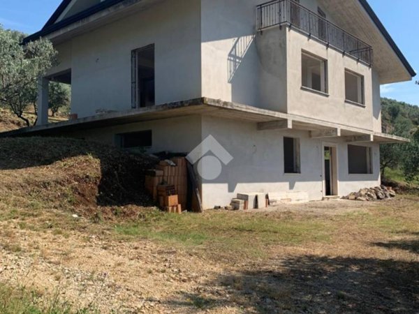 casa indipendente in vendita ad Alatri