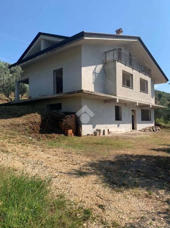 casa indipendente in vendita ad Alatri