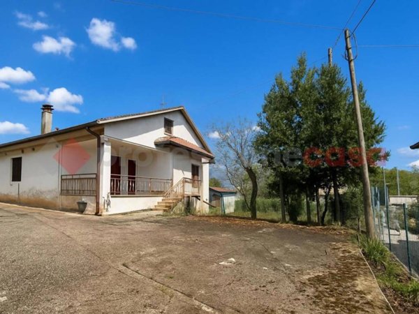 casa indipendente in vendita ad Alatri