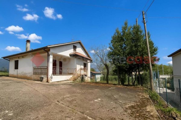 casa indipendente in vendita ad Alatri