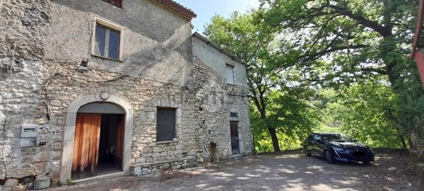 casa indipendente in vendita ad Alatri