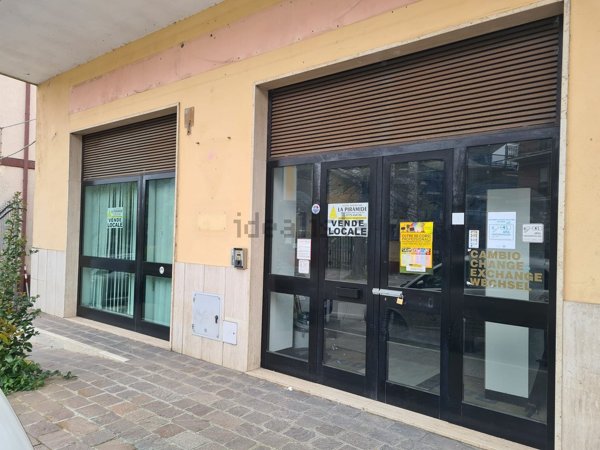 locale commerciale in vendita ad Alatri