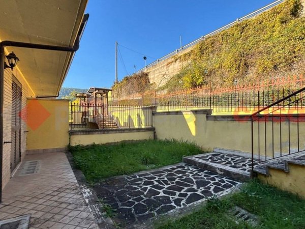 casa indipendente in vendita ad Alatri