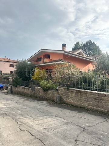 casa indipendente in vendita ad Alatri