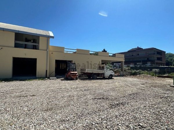 locale commerciale in vendita ad Alatri