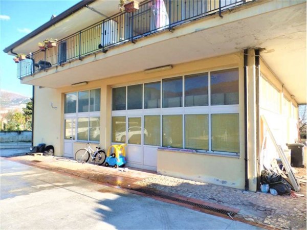 locale commerciale in vendita ad Alatri in zona Tecchiena