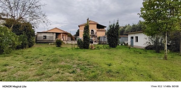 casa indipendente in vendita ad Alatri in zona Tecchiena