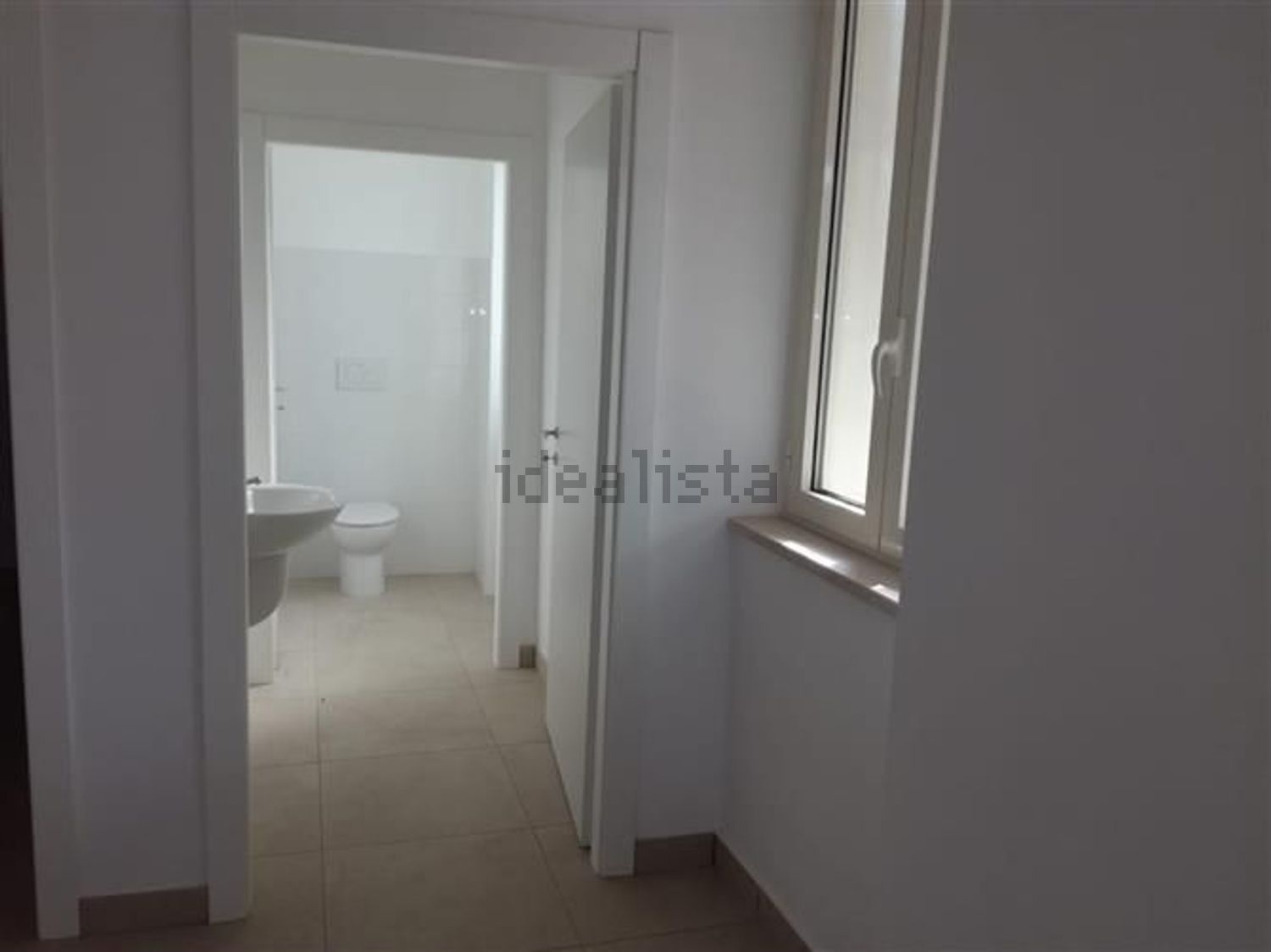 locale commerciale in vendita ad Alatri