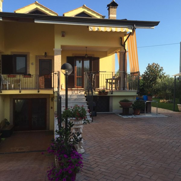 casa indipendente in vendita ad Alatri
