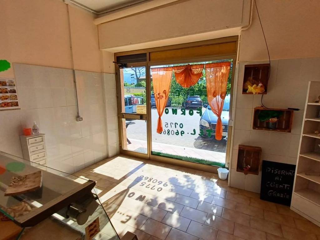 negozio in vendita ad Alatri in zona Tecchiena