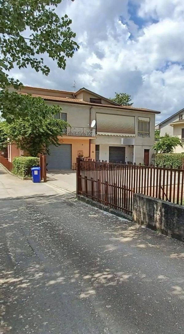 locale commerciale in vendita ad Alatri in zona Tecchiena