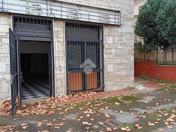 negozio in vendita ad Alatri